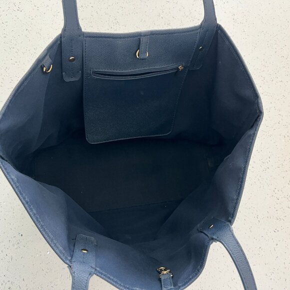 C. Wonder Signature Tote with Shoulder Straps - Picture 10 of 11